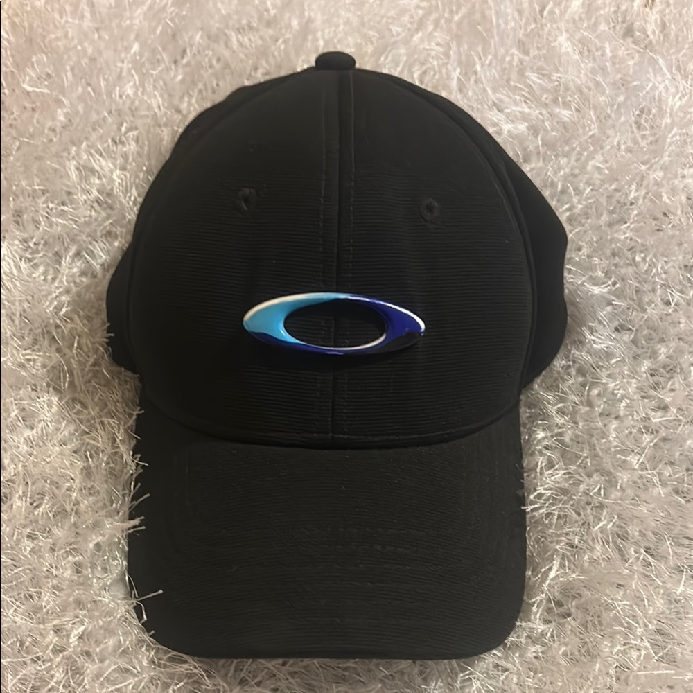Oakley Black Cap with Yellow Tag